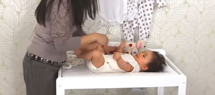 A terrible mistake which many mothers due while putting their baby to sleep