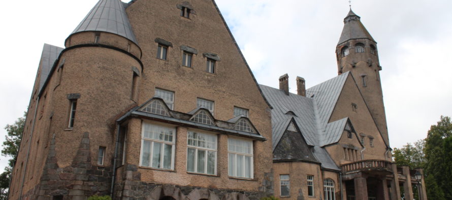 Helena-Reet: Sometimes I play with the idea of buying a manor house