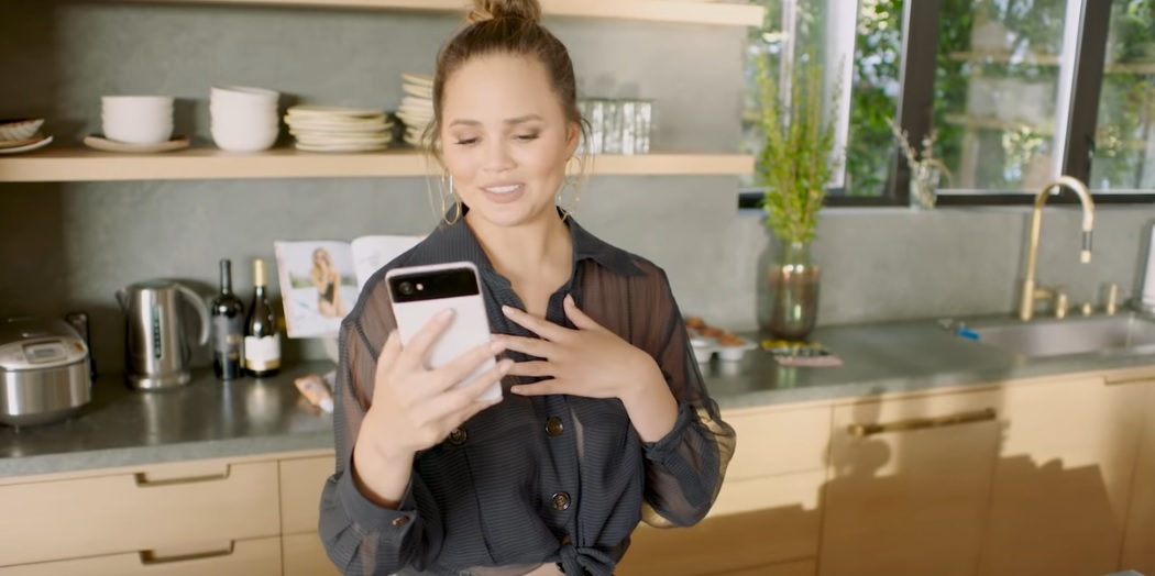chrissy teigen ohmygossip