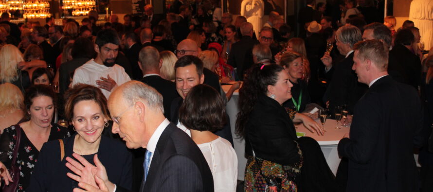 GALLERY: 5 MINUTES before the Nordic Council’s festive awards gala in the Stockholm concert hall´s lobby bar